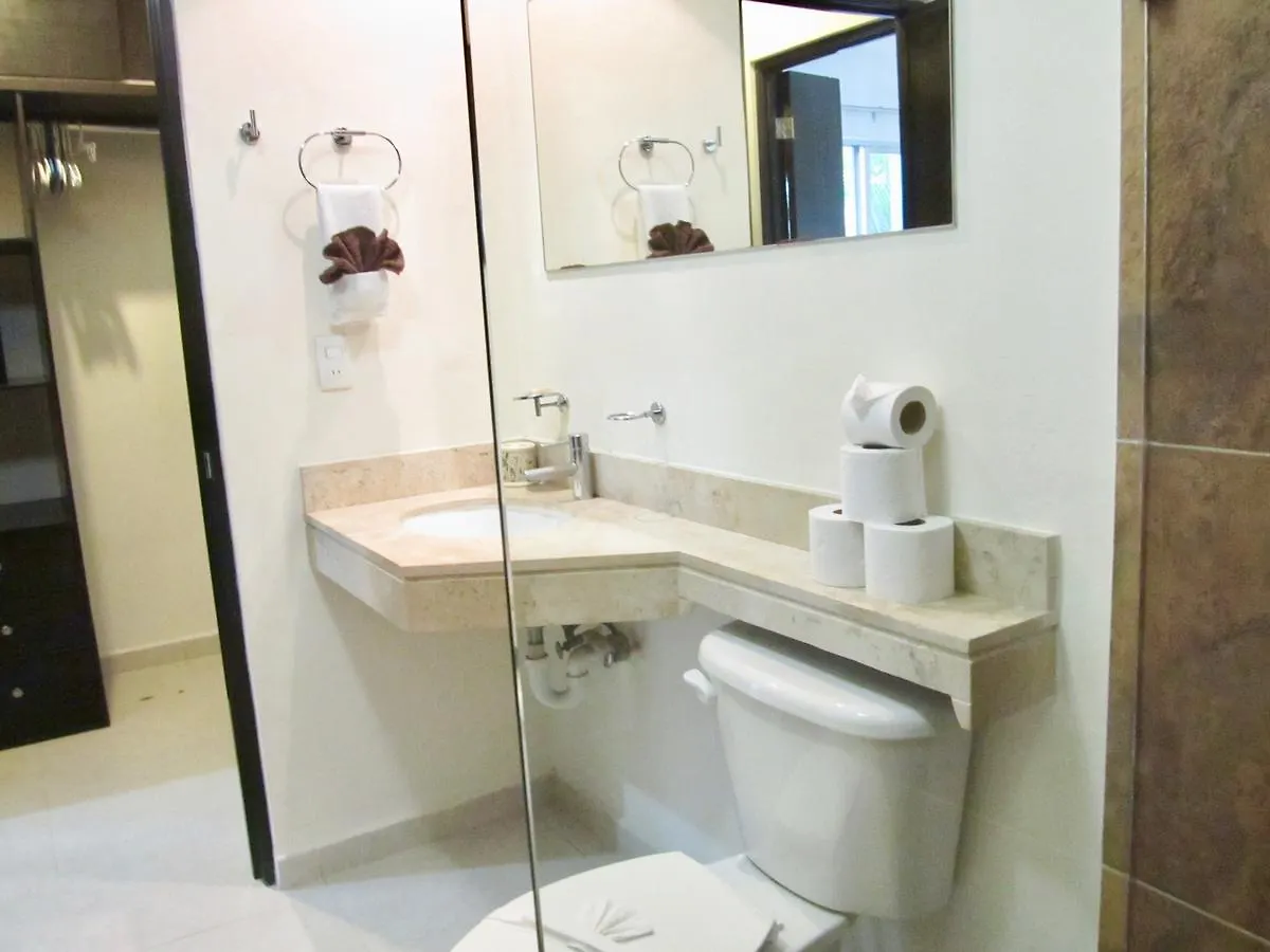 Aqua Terra - Quiet Condo For 4 0*, Playa del Carmen