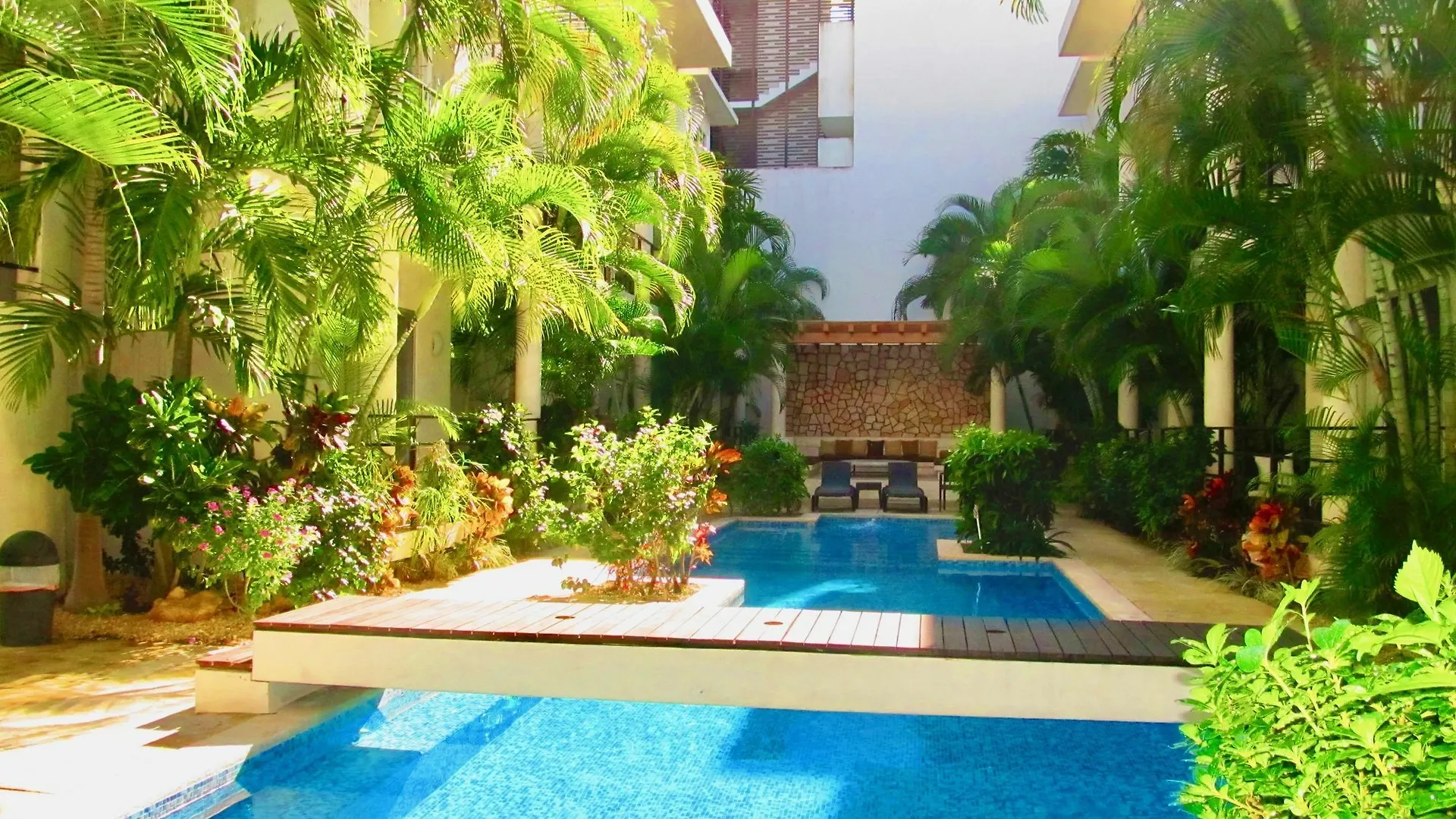 Aqua Terra - Quiet Condo For 4