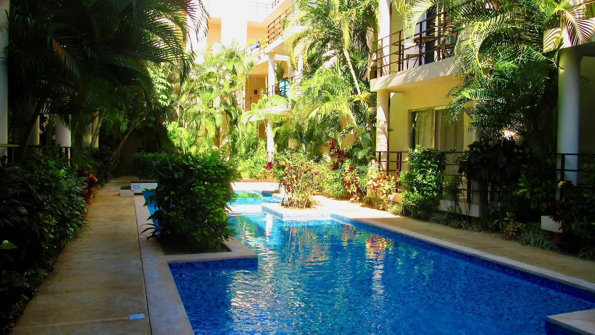 Aqua Terra - Quiet Condo For 4